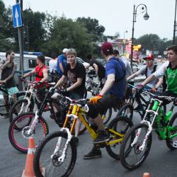 По центру города проехали сотни велосипедистов #4