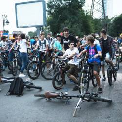 По центру города проехали сотни велосипедистов #8