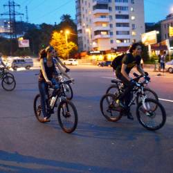 По центру города проехали сотни велосипедистов #15