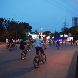 По центру города проехали сотни велосипедистов #17