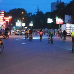 По центру города проехали сотни велосипедистов #24
