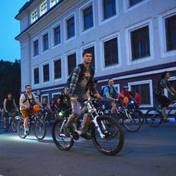 По центру города проехали сотни велосипедистов #35