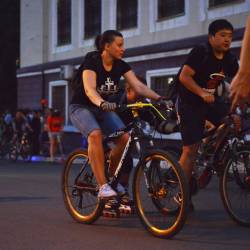 По центру города проехали сотни велосипедистов #37