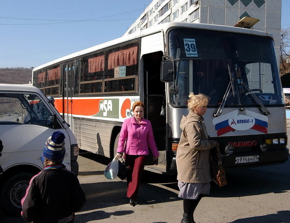 Автобус. Транспорт. Остановка.