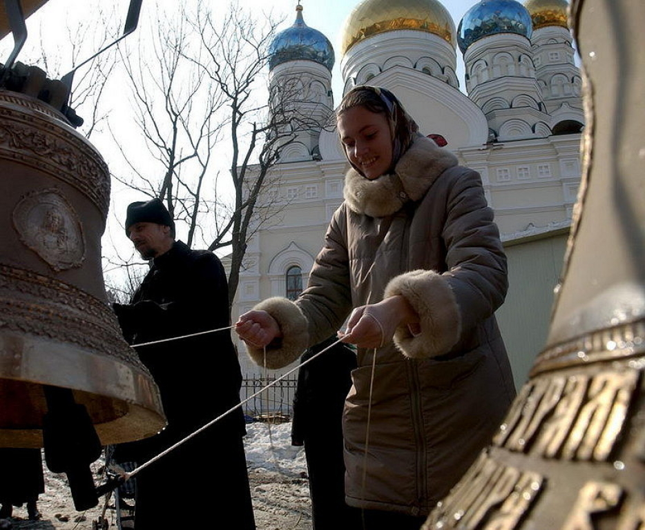 27 марта 2007 г. архиепископ Владивостокский и Приморский Вениамин совершил освящение колоколов строящегося в Покровском парке Владивостока храма Покрова Божьей Матери.