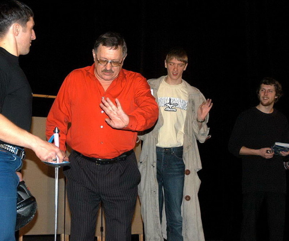 27 марта 2007 г. Приморский театр кукол и в профессиональный праздник проводит репетицию.