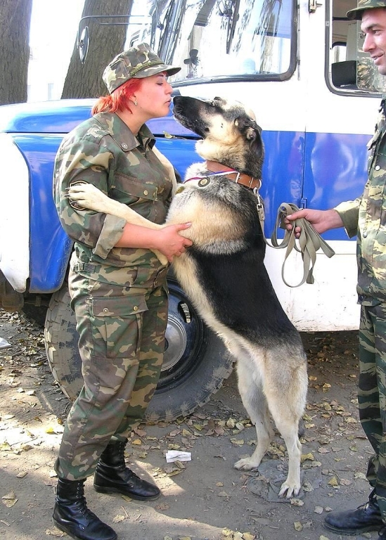 Пес Граф весьма признателен Юлии Мирончук. День защиты животных. 6 октября 2007 г.